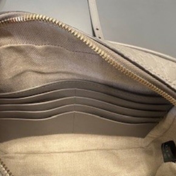 Gucci Microguccissima Bree Camera Bag - Picture 2 of 9